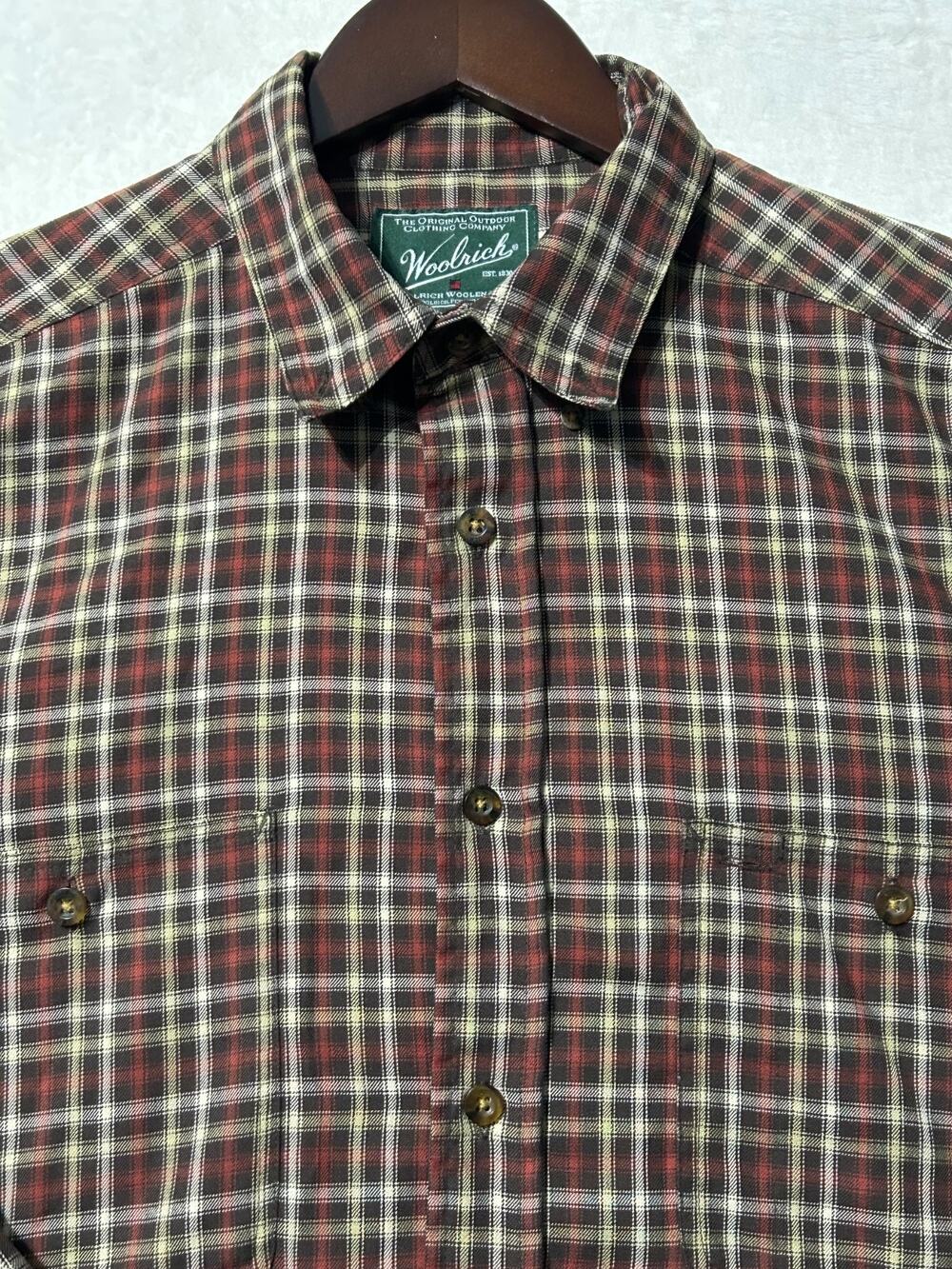 Woolrich A6093 Mens M Dark Wood Red Tan Plaid Polyester Flannel Style Shirt